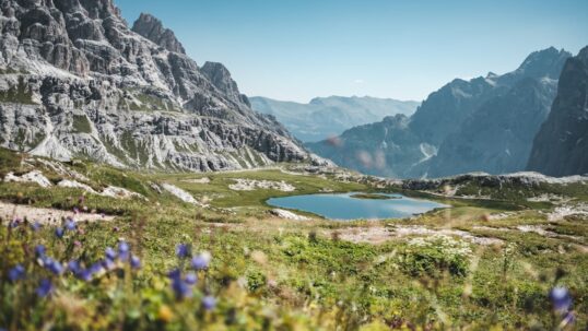Turismo Sostenibile nelle Alpi: La Sfida tra Cambiamento Climatico e Overtourism