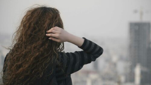 Inquinamento urbano e capelli: come proteggere la chioma dallo smog
