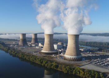 Le torri di raffreddamento dell'Unità 1 di Three Mile Island, il reattore che Constellation vuole riaccendere per Microsoft