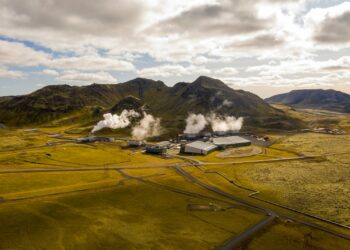 Centrale geotermica di Hellisheiði in Islanda, dove sorgono gli impianti per risucchiare anidride carbonica
